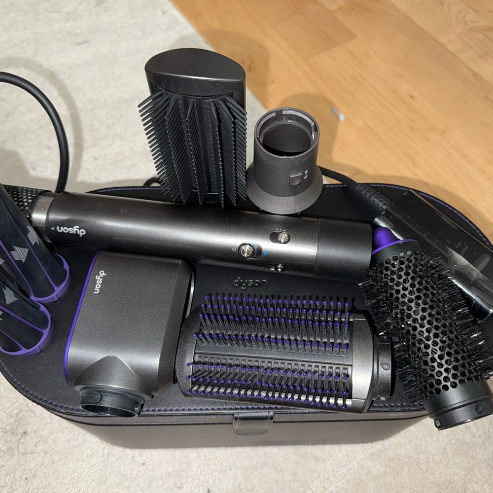 Dyson Multi-Styler Set in Black and Purple